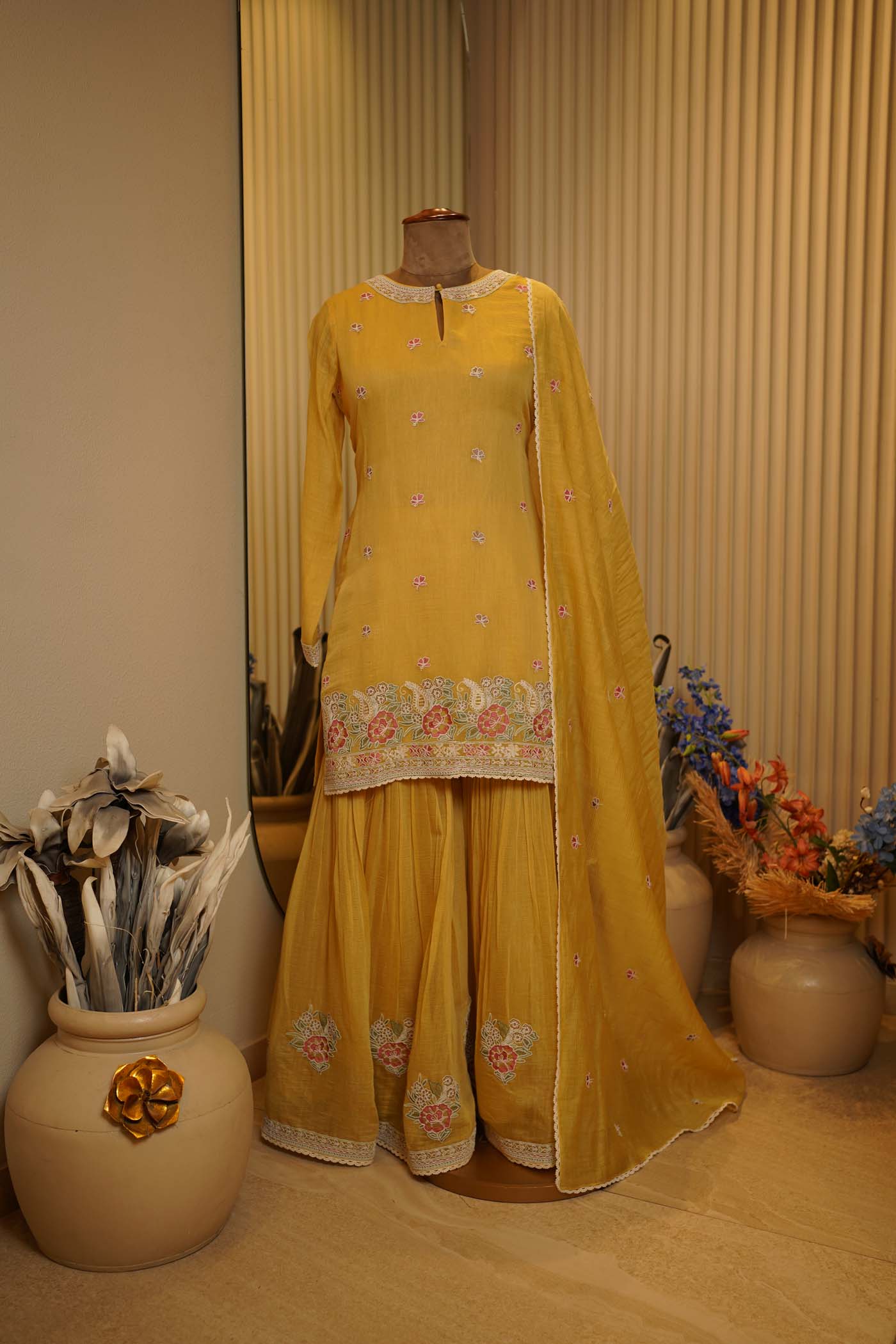 Aarvi Suit Set