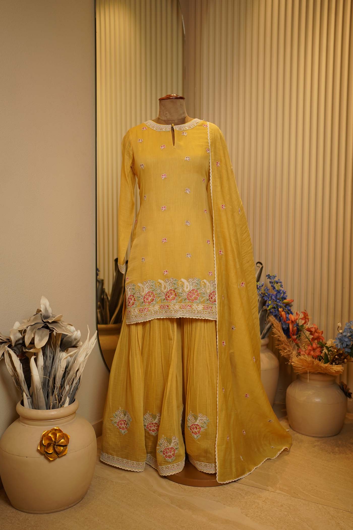 Aarvi Suit Set
