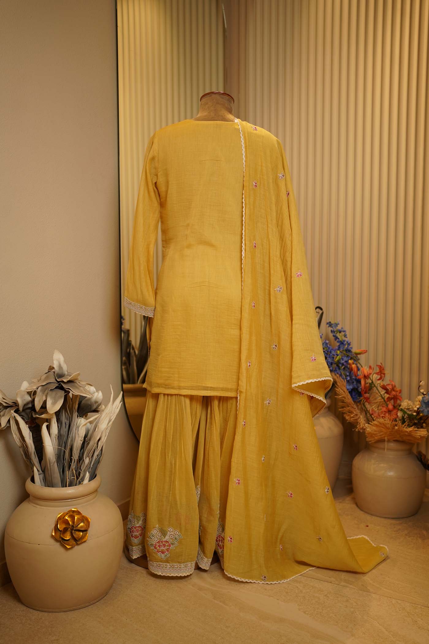 Aarvi Suit Set