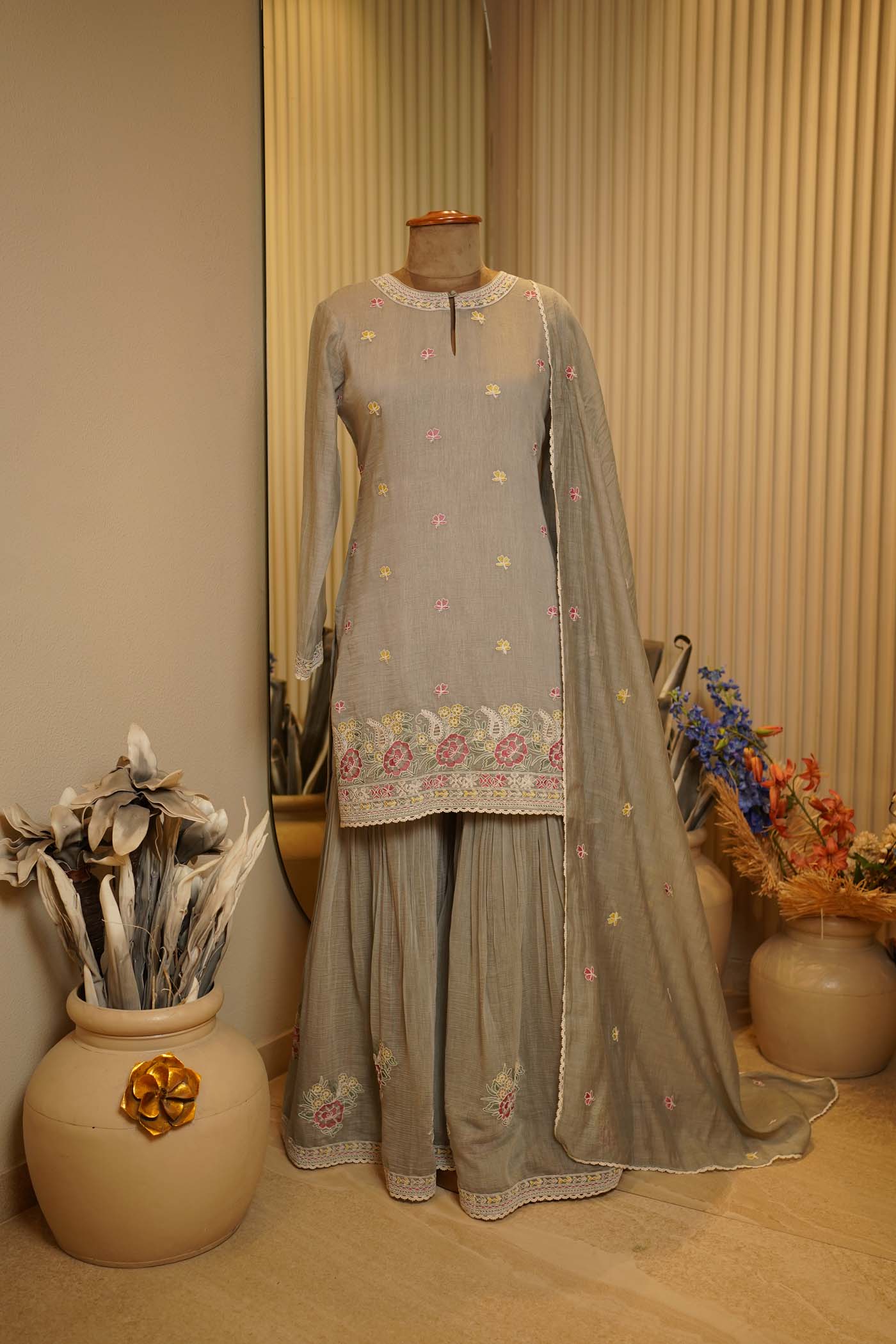 Aarvi Suit Set