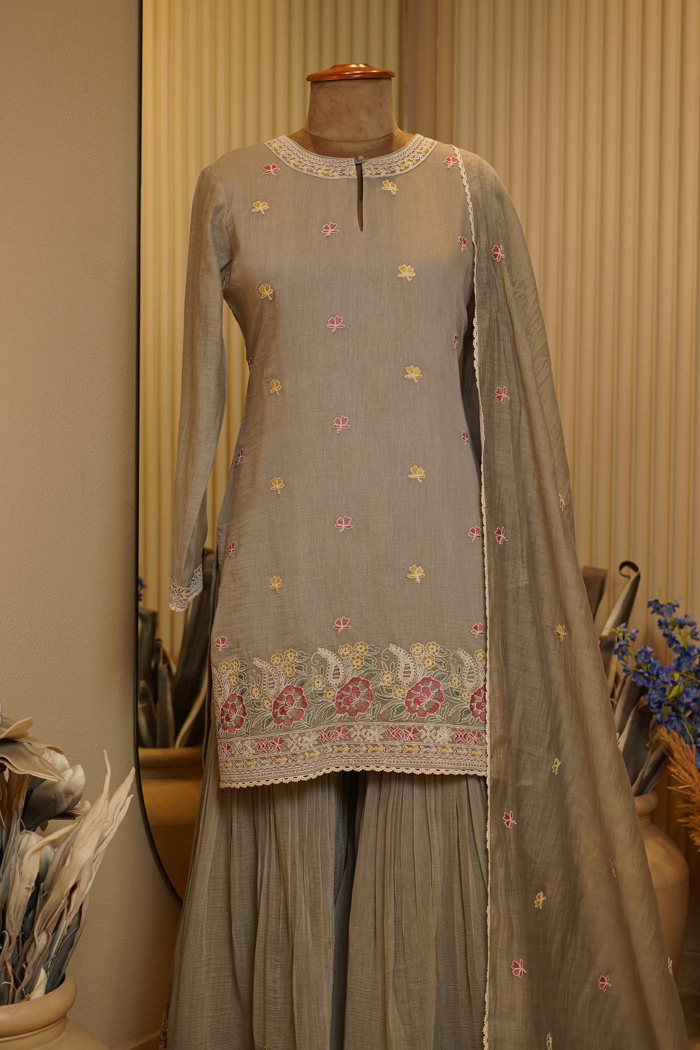 Aarvi Suit Set