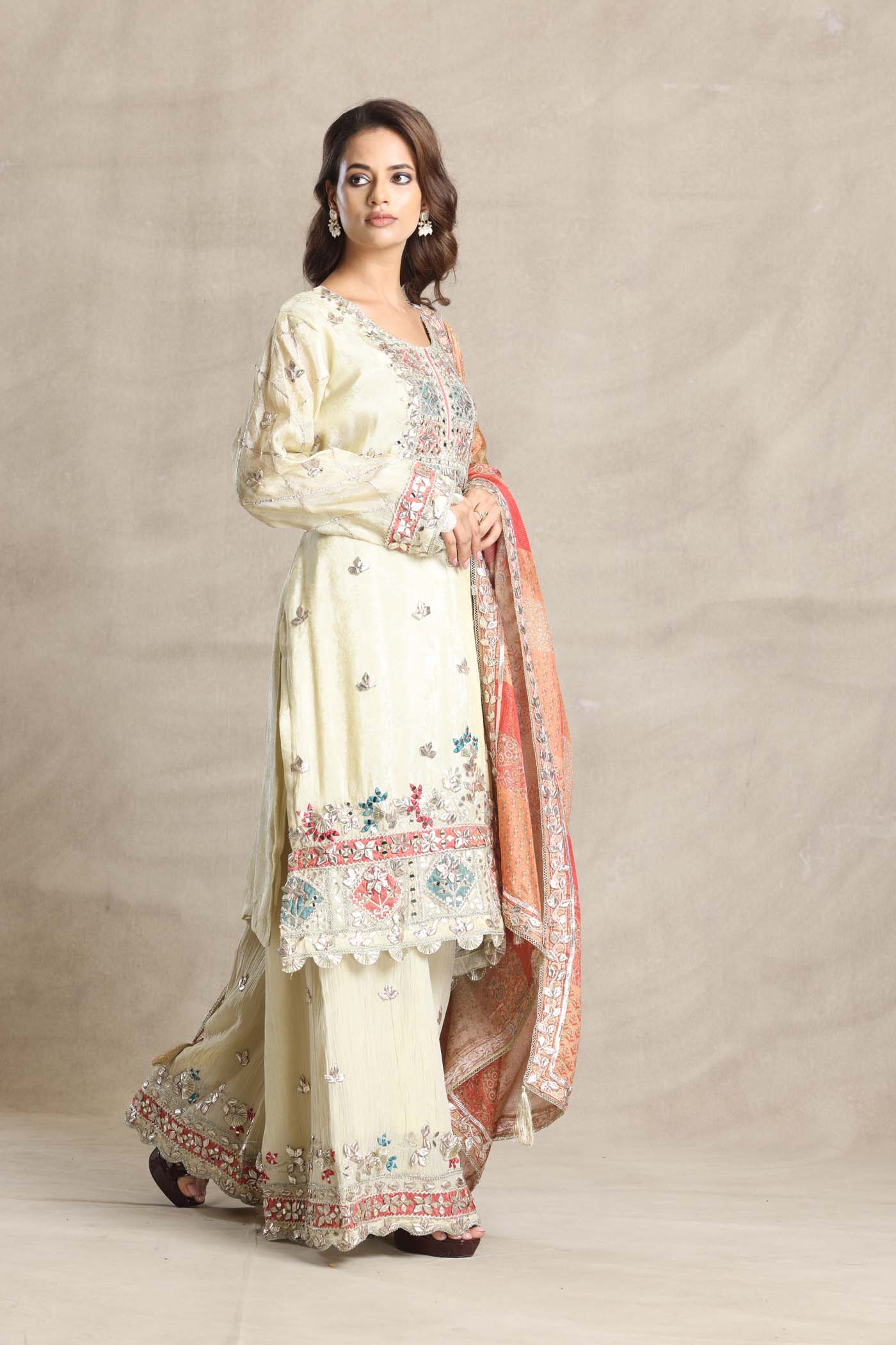 Kesar Suit Set